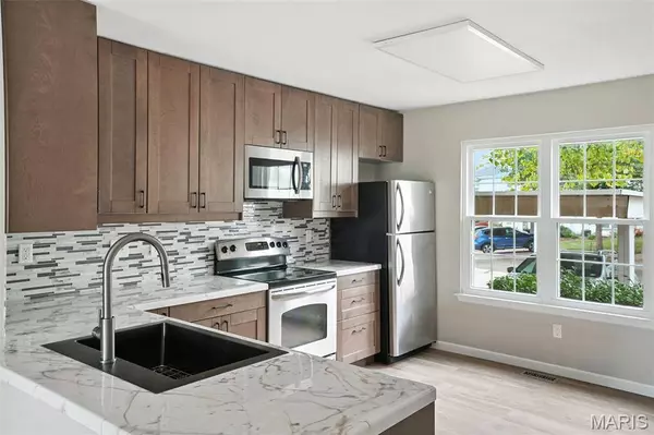 748 Sugar Glen DR #2, St Peters, MO 63376