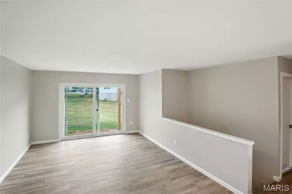 748 Sugar Glen DR #2, St Peters, MO 63376