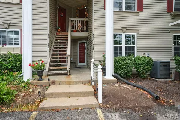 748 Sugar Glen DR #2, St Peters, MO 63376