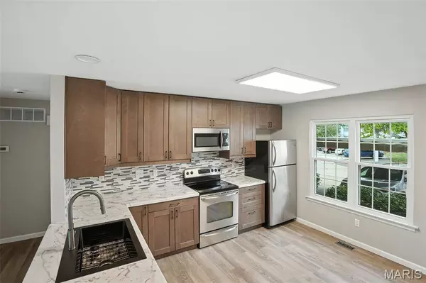 748 Sugar Glen DR #2, St Peters, MO 63376