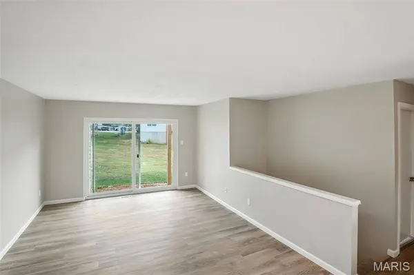 748 Sugar Glen DR #2, St Peters, MO 63376