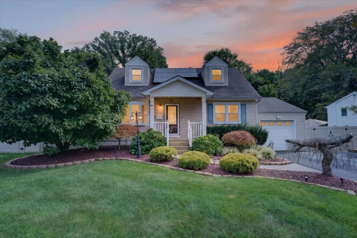 36 Sherwood Ave, East Brunswick, NJ 08816-2964