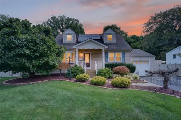36 Sherwood Ave, East Brunswick, NJ 08816-2964