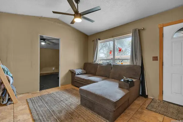 5858 Castle Hunt, San Antonio, TX 78218