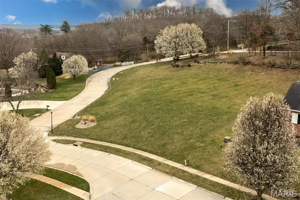 920 Summerset Parc LN, Fenton, MO 63026