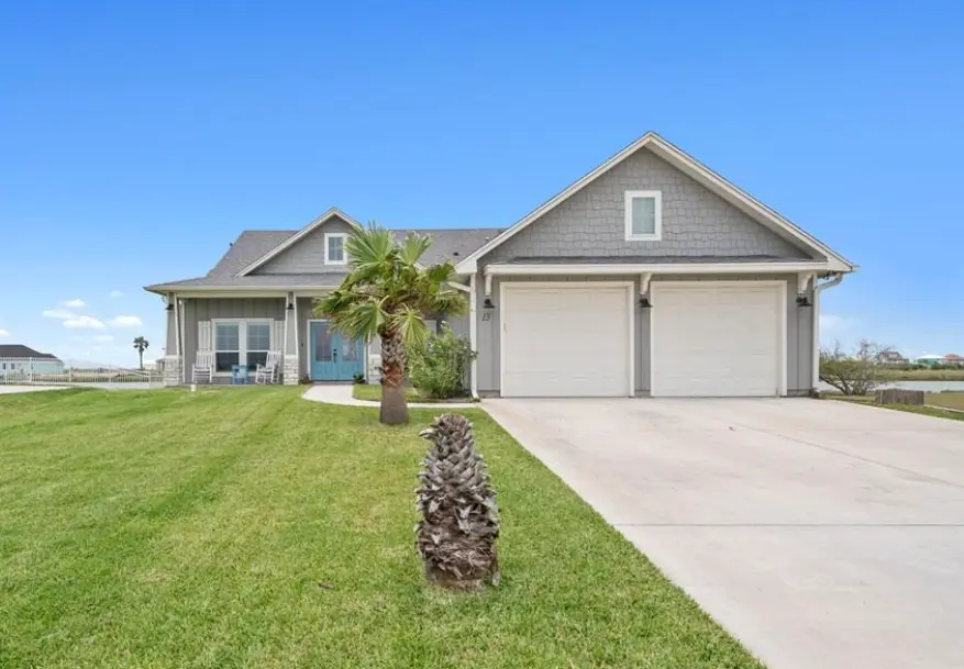 13 Southpointe Cir, Rockport, TX 78382-7066