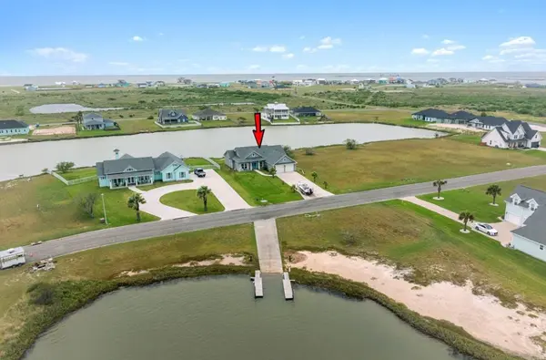 13 Southpointe Cir, Rockport, TX 78382-7066