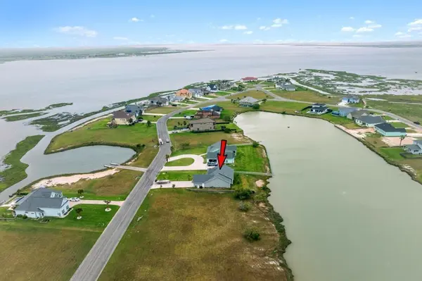 13 Southpointe Cir, Rockport, TX 78382-7066