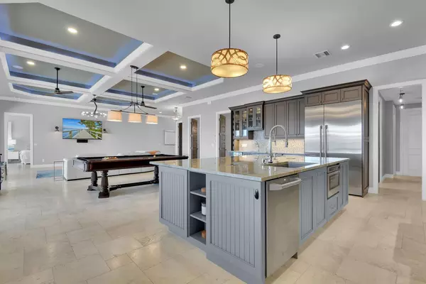 3409 SE 19th Pl Cape Coral FL-large-013-020-Designer Light Fixtures  Fans-1499x1000-72dpi