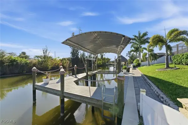 2115 SW 17th PL, Cape Coral, FL 33991