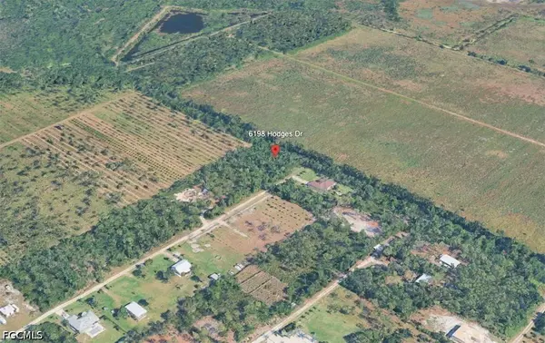 6198 Hodges DR, Bokeelia, FL 33922