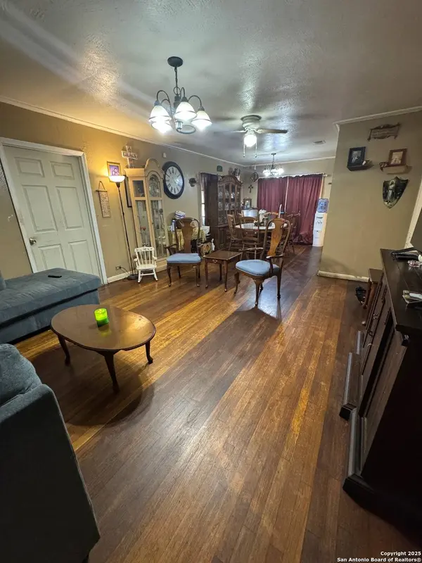 257 Glenoak, San Antonio, TX 78220