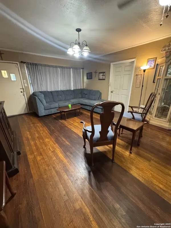 257 Glenoak, San Antonio, TX 78220