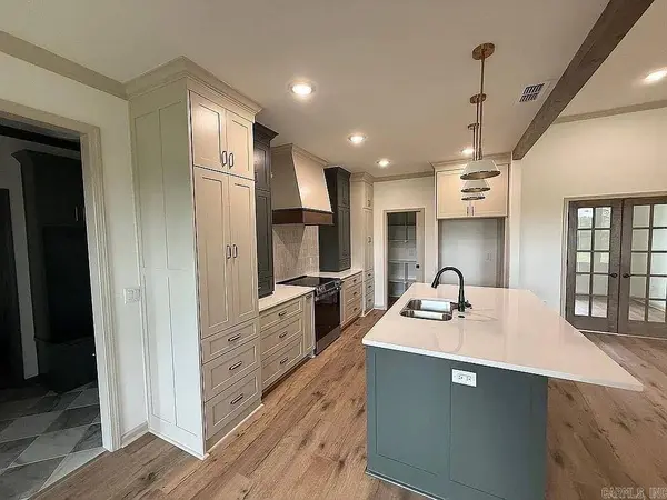 5167 Dale Rd, Benton, AR 72015