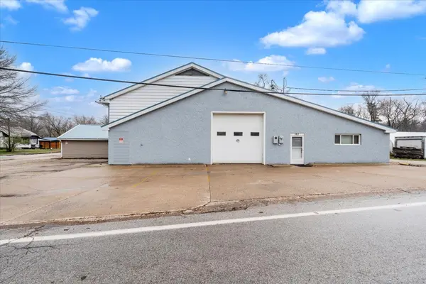 162 Exchange St, Colona, IL 61241-8801