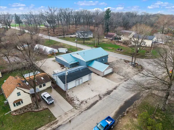 162 Exchange St, Colona, IL 61241-8801