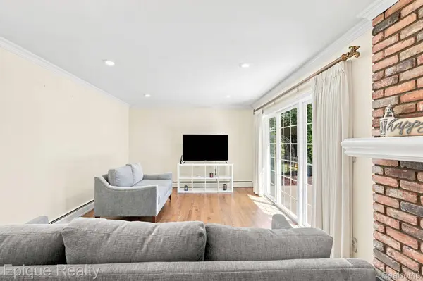 2774 Brady DR, Bloomfield Hills, MI 48304