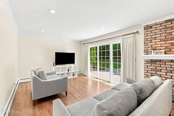 2774 Brady DR, Bloomfield Hills, MI 48304