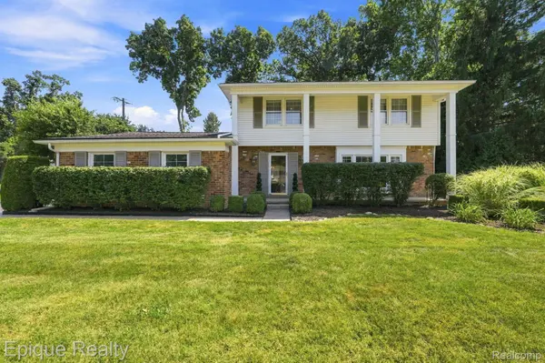 2774 Brady DR, Bloomfield Hills, MI 48304