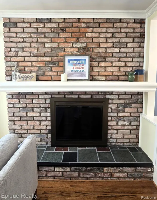 2774 Brady DR, Bloomfield Hills, MI 48304