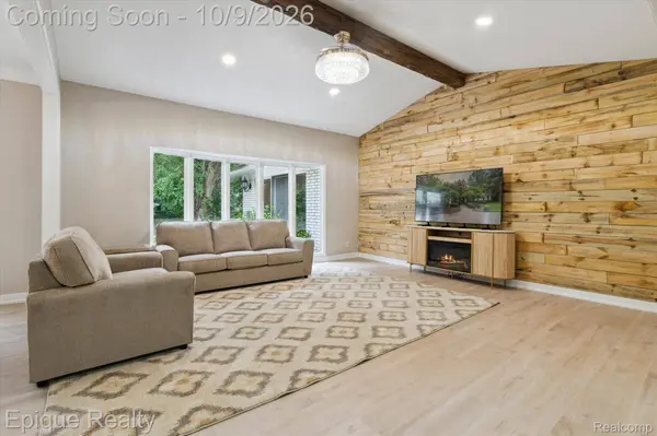 2844 Severn LN, Bloomfield Hills, MI 48304