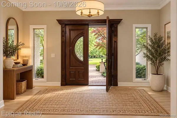 2844 Severn LN, Bloomfield Hills, MI 48304