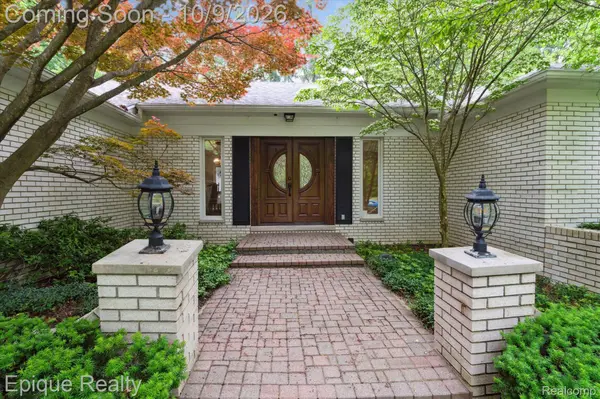 2844 Severn LN, Bloomfield Hills, MI 48304