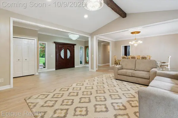 2844 Severn LN, Bloomfield Hills, MI 48304