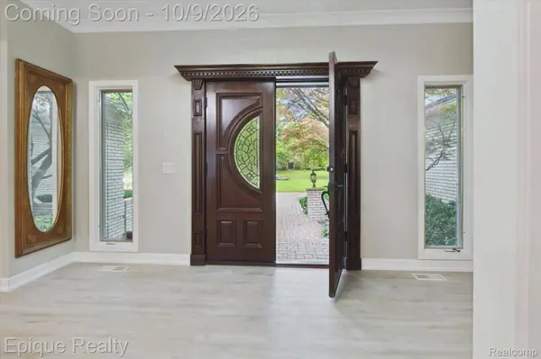 2844 Severn LN, Bloomfield Hills, MI 48304