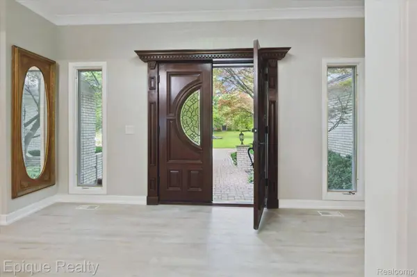 2844 Severn LN, Bloomfield Hills, MI 48304