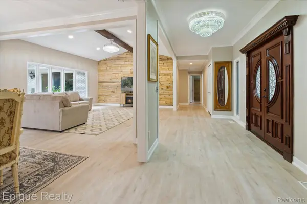 2844 Severn LN, Bloomfield Hills, MI 48304