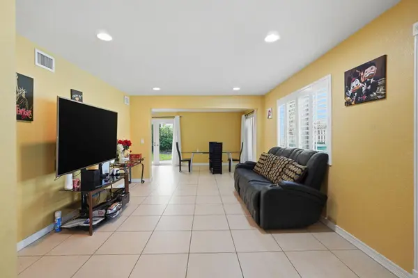 1402 NE 32nd ST #A-b, Oakland Park, FL 33334