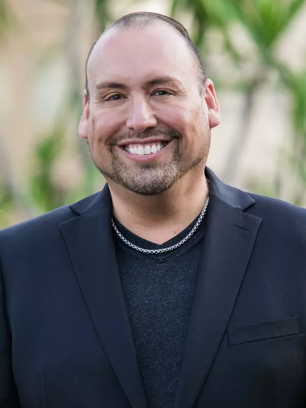 Top-Producing Agent Roddy de la Garza Affiliates with Coldwell Banker Realty’s Studio City Office