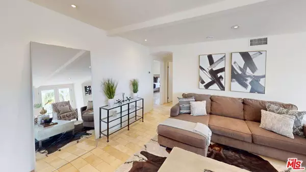 6240 Mulholland Hwy, Los Angeles, CA 90068