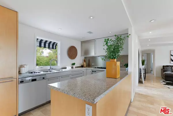 6240 Mulholland Hwy, Los Angeles, CA 90068