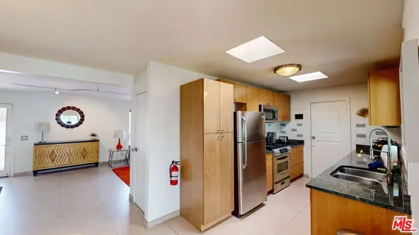 2295 E Nicola Rd, Palm Springs, CA 92262