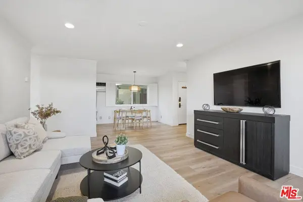 8400 De Longpre Ave #209, West Hollywood, CA 90069