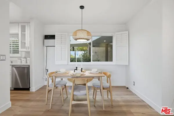 8400 De Longpre Ave #209, West Hollywood, CA 90069