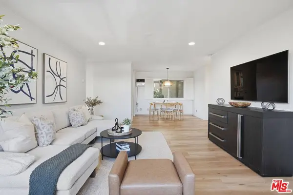 8400 De Longpre Ave #209, West Hollywood, CA 90069