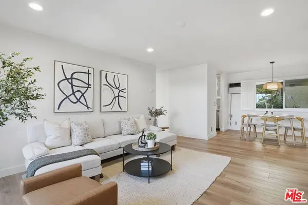 8400 De Longpre Ave #209, West Hollywood, CA 90069