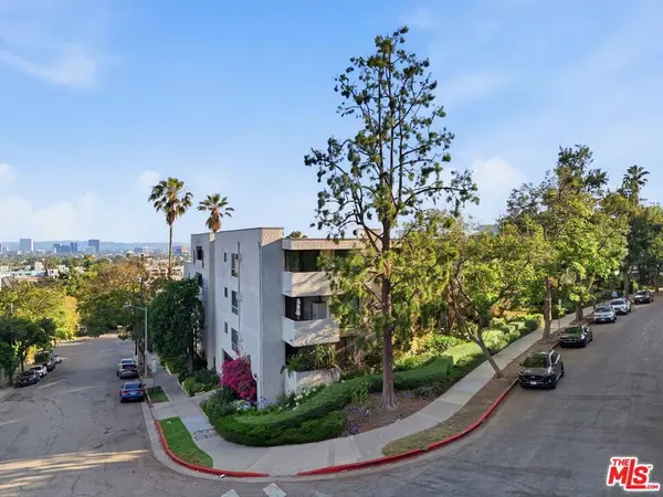 8400 De Longpre Ave #209, West Hollywood, CA 90069