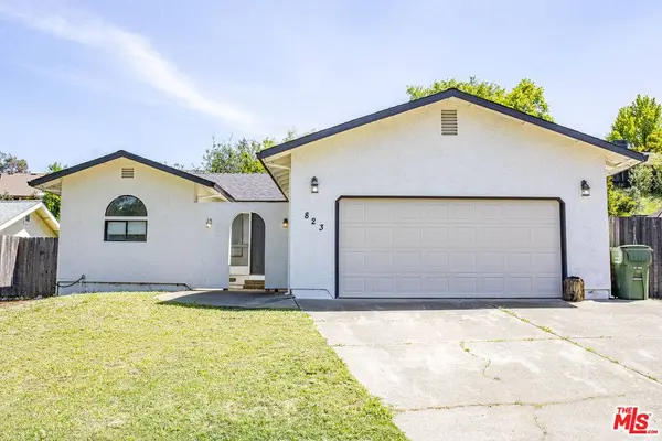 823 Spaniel Dr, Redding, CA 96003