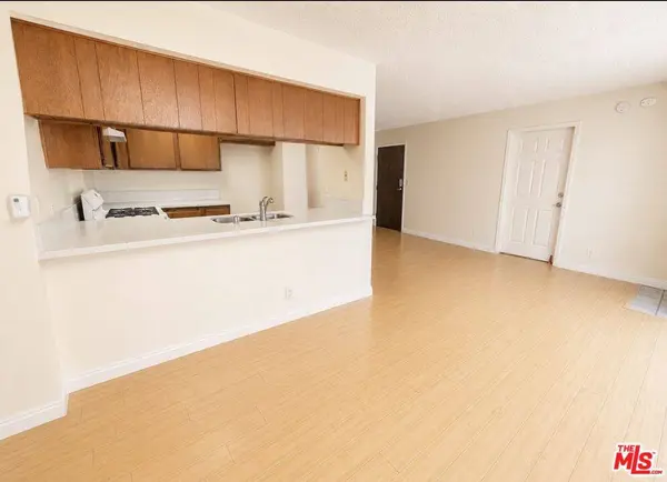 13406 Moorpark St #102, Los Angeles, CA 91423