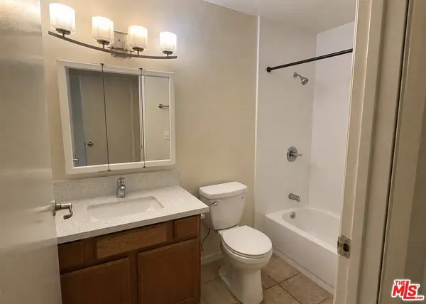 13406 Moorpark St #102, Los Angeles, CA 91423
