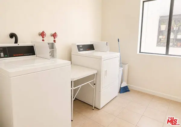 13406 Moorpark St #102, Los Angeles, CA 91423