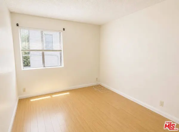 13406 Moorpark St #102, Los Angeles, CA 91423