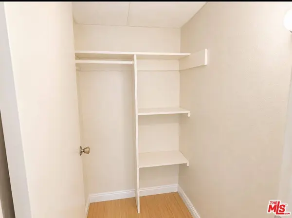 13406 Moorpark St #102, Los Angeles, CA 91423