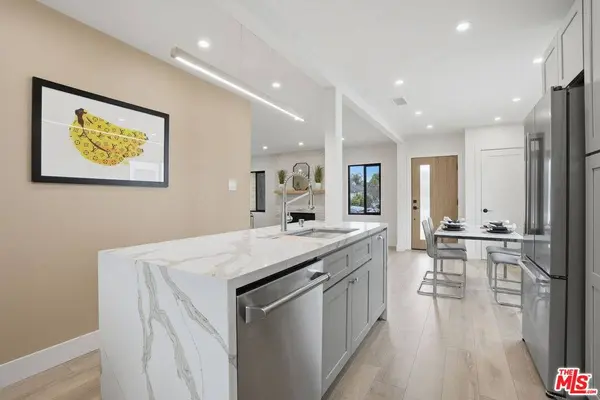 7530 Gaviota Ave, Los Angeles, CA 91406