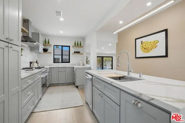 7530 Gaviota Ave, Los Angeles, CA 91406