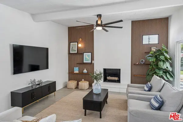 547 N Farrell Dr, Palm Springs, CA 92262